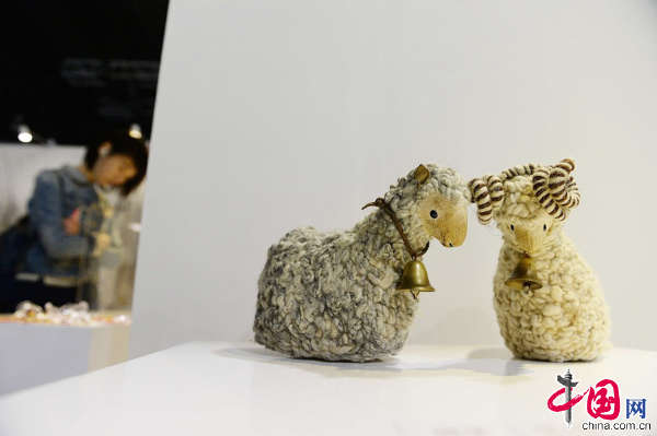 國內(nèi)首個失戀展亮相上海 女孩因失戀剪掉頭發(fā) 國內(nèi)首個失戀展亮相上海 女孩因失戀剪掉頭發(fā)