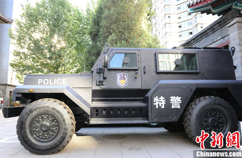 　　國產(chǎn)輕型聯(lián)合越野戰(zhàn)車側(cè)面照。張龍云攝