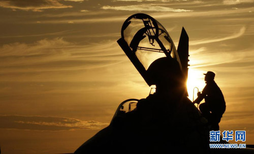 中國(guó)空軍在西北戈壁展開(kāi)多機(jī)種聯(lián)合夜間對(duì)抗 中國(guó)空軍在西北戈壁展開(kāi)多機(jī)種聯(lián)合夜間對(duì)抗