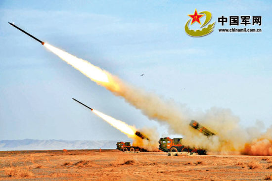 某新型火箭炮實施精確打擊。劉文峰攝