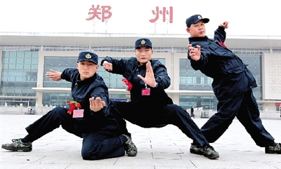 昨日，即將入伍的少林高手們啟程前合影留念