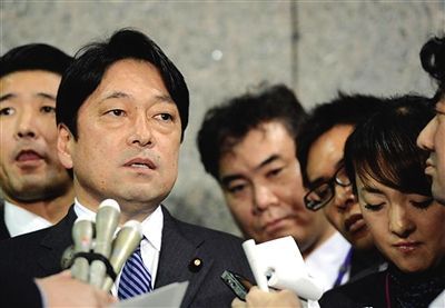 2月5日晚，日本防衛(wèi)省大臣小野寺召開(kāi)緊急記者會(huì)，公開(kāi)日本自衛(wèi)隊(duì)軍艦被中國(guó)軍艦雷達(dá)瞄準(zhǔn)的消息。據(jù)稱，首相安倍晉三親自下達(dá)了公開(kāi)的指令。