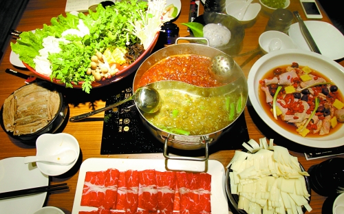 山西火鍋店爆炸事件后，鄭州用電磁爐的火鍋店生意火爆。