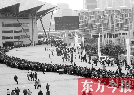 3月2日，在鄭州國際會展中心，河南省春季人才招聘會舉行，六萬五千名求職者扎堆求職