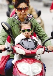 昨天清晨，文化宮路。 鄭州晚報(bào)記者 張翼飛 圖