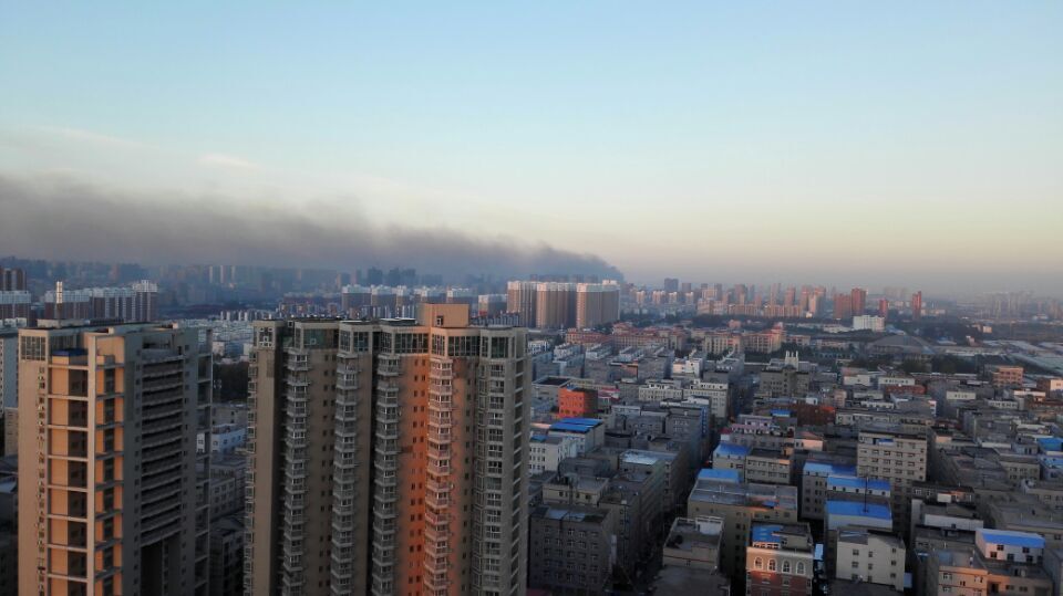 鄭州一倉(cāng)庫(kù)失火 為啥燒了七小時(shí)