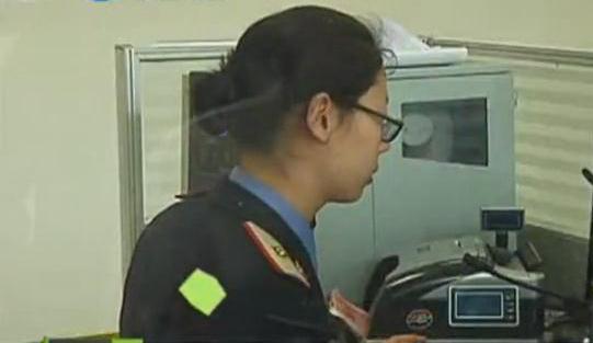 女孩自寫(xiě)歌 唱出鄭州鐵路情