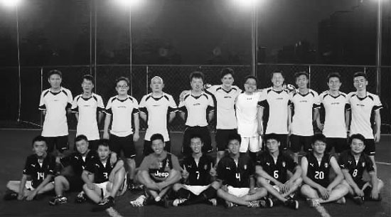 昨晚，東道主東方今報隊迎來了第二個比賽對手——財大數(shù)學(xué)隊