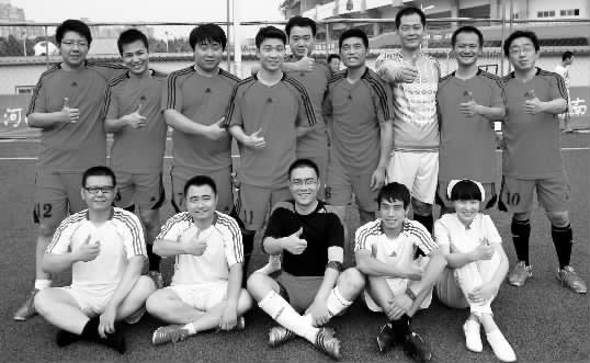 在首場(chǎng)比賽失利的情況下，“天使”們后來居上，昂首晉級(jí)