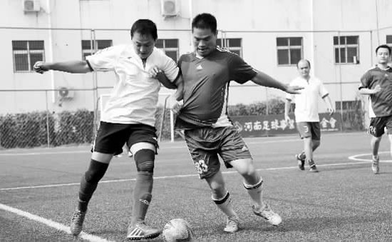 為了爭奪小組頭名，天行健和領(lǐng)航置業(yè)踢得異常激烈