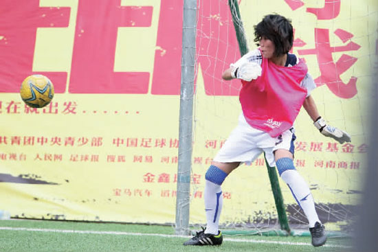 范運(yùn)杰客串門將，才止住了本方連續(xù)丟球的頹勢