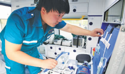 每個比賽，醫(yī)護(hù)人員都會提前出現(xiàn)