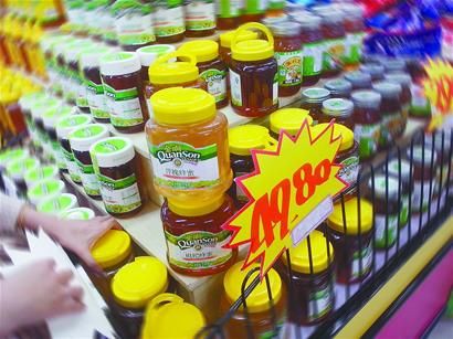 全響牌蜂蜜正在某商城進(jìn)行促銷活動 全響牌蜂蜜正在某商城進(jìn)行促銷活動