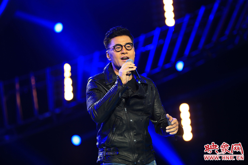 明星評(píng)委于榮光表演節(jié)目