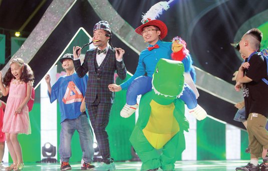 “腹語怪杰”的表演帶動(dòng)現(xiàn)場歡樂氣氛