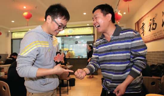 玩石頭剪刀布，于洋“秒殺”小飛