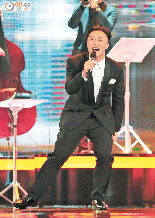 陳奕迅不負(fù)眾望，終于榮登金曲歌王寶座。