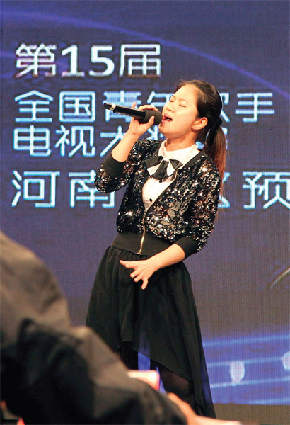 選手們演唱很賣力，要把最好的一面展現(xiàn)給評委