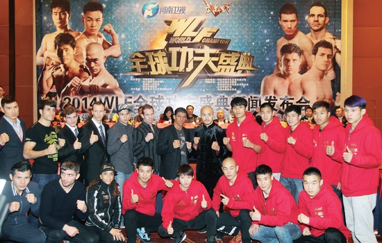 新聞發(fā)布會(huì)上，中外選手齊聚一堂。