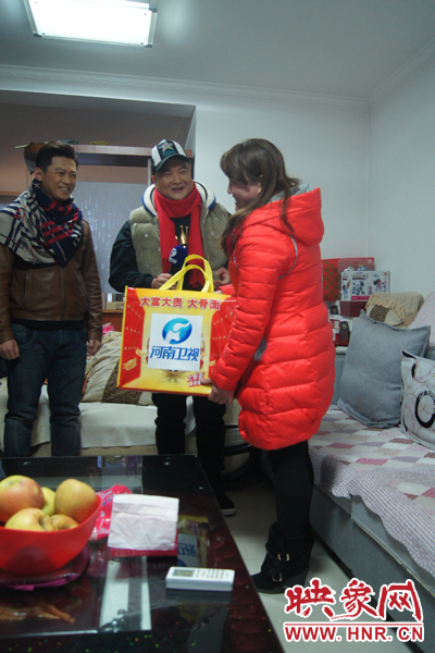 范軍、張竟達噓寒問暖送祝福