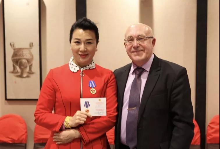 演出代表團(tuán)團(tuán)長(zhǎng)、河南豫劇院黨委書記 汪荃珍