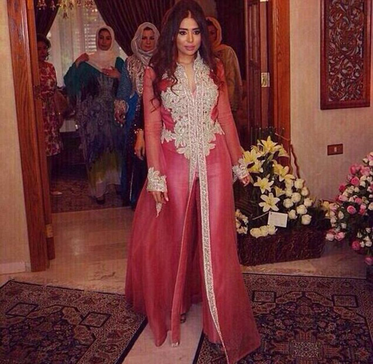 薩達姆外孫女婚前單身派對照片曝光 美艷動人 薩達姆外孫女婚前單身派對照片曝光 美艷動人