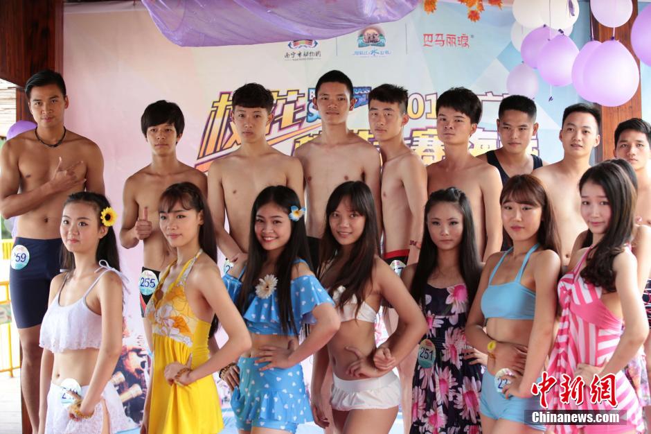 學生參加?；ㄐ２荽筚?美女穿比基尼秀身材
