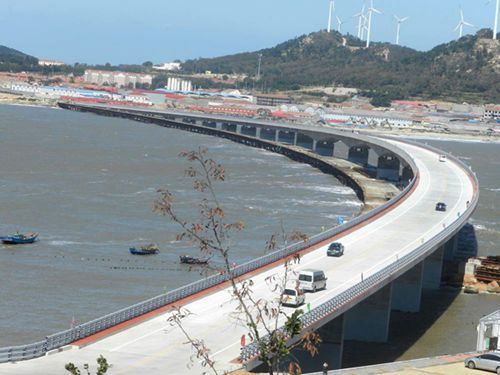 山東首座海島跨海大橋建成通車。（資料圖）